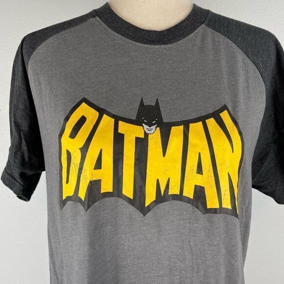 Batman Graphic T-Shirt Size L EUC - Picture 2 of 5